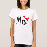 Frau T - Shirt - Design der Niedlichen Ehefrau des<br><div class="desc">Zeigen Sie mit diesem bezaubernden T - Shirt mit einem fett schwarzen Drehbuch und zwei roten Herzen Ihren "Mrs."-Status im Stil. Egal, ob Sie eine Braut sind, neu verheiratet oder stolz genommen, dieser Tee verleiht jedem Outfit Charme. Ideal für lässige Kleidung, Flitterwochen, Brautpartys oder als nachdenkliches Geschenk für Ihre Lieblingsfrau...</div>