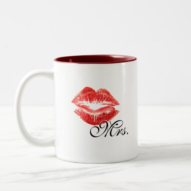 Frau Tasse - mit den roten Lippenstiftlippen (Links)