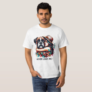 Frau umarmt Bulldog in Hut T-Shirt