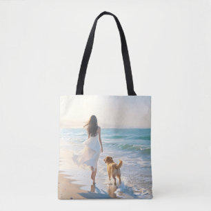 Frau und Hund beim Spaziergang am Strand bei Sonne Tasche