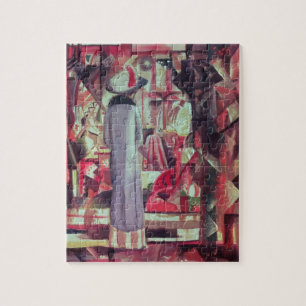 Frau vor einem großen belichteten Fenster