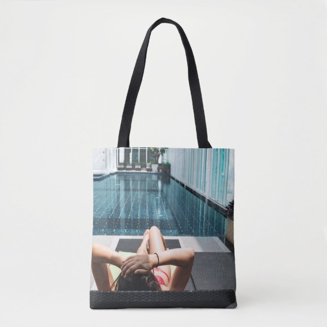 Frauen auf brauner Chaiselounge Tasche (Vorderseite)