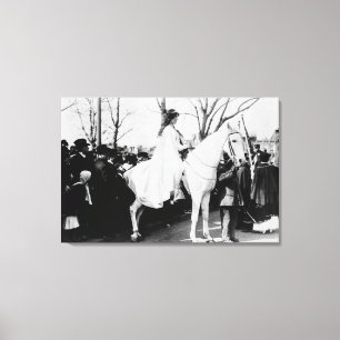 Frauen auf der Trauerparade der Pferde Fotograp Leinwanddruck