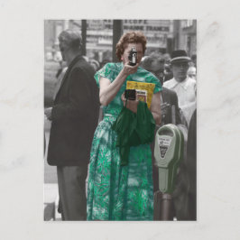 Frauen der 50er Jahre mit einer Videokamera Postkarte
