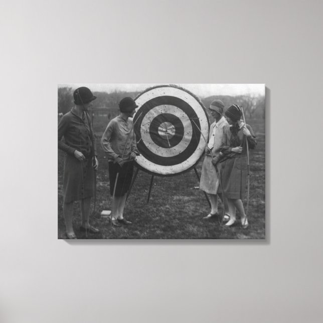 Frauen, die Archery Target Foto untersuchen Leinwanddruck (Vorderseite)