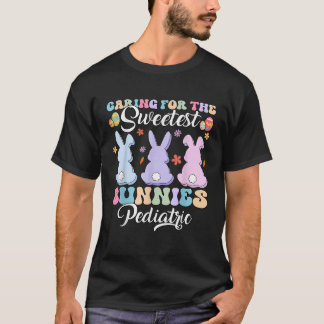Frauen, die für das süßeste Bunnies-Kinderarzneimi T-Shirt
