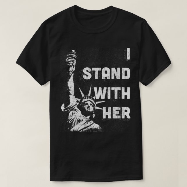 Frauen, die ich mit ihrer Freiheitsstatue stehe T-Shirt (Design vorne)