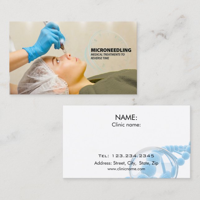Frauen, die microneedle Hautbehandlung erhalten Visitenkarte (Vorne/Hinten)