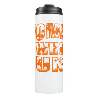 Frauen, die Orange Logo-Thermaltumbler jagen Thermosbecher