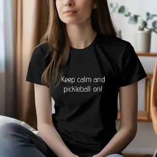 Frauen, die von Pickleball-T - Shirt leben