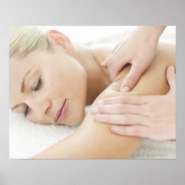 Frauen entspannen am Wellness-Center und erhalten  Poster (Vorne)
