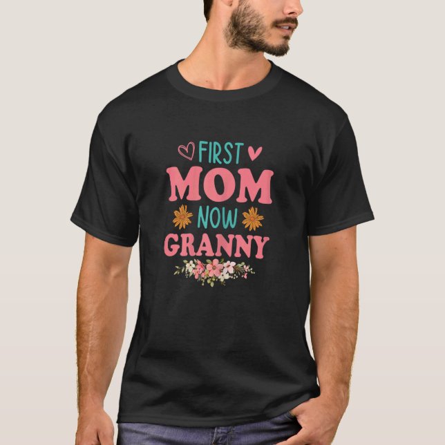 Frauen erste Mama jetzt Granny New Granny Mutter D T-Shirt (Vorderseite)