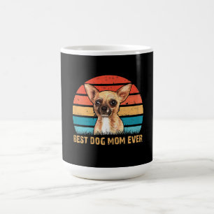 Frauen geben beste Hunde-Mama je Chihuahua an Kaffeetasse