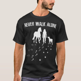 Frauen gehen nie allein zu Fuß Pferdereiten VN T-Shirt