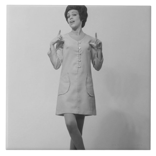 Frauen-Gestikulieren Fliese (Vorderseite)