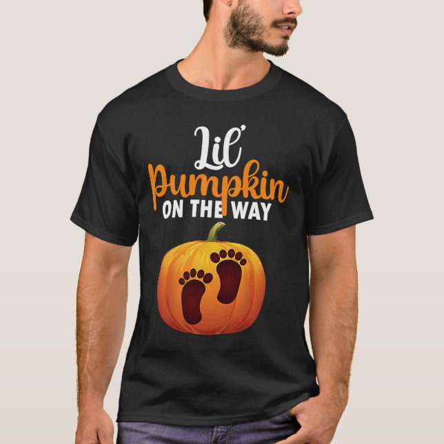 Frauen Halloween-Schwangerschaft Lil' Pumpkin auf  T-Shirt (Vorderseite)
