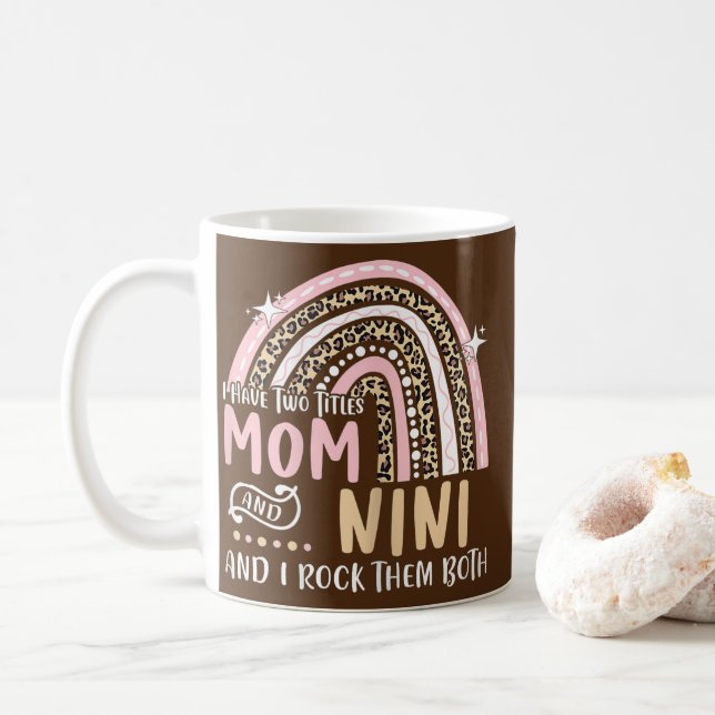 Frauen Ich habe zwei Titeln Mama Nini Regenbogen N Kaffeetasse (Mit Donut)