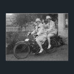 Frauen im Vintagen B&W-Foto für Kleinkrafträder Postkarte<br><div class="desc">- Motorradpostkarten - klassisches Bild aus der guten alten Zeit. Coole Erinnerungen,  klassische Fahrräder,  gute Zeiten.</div>