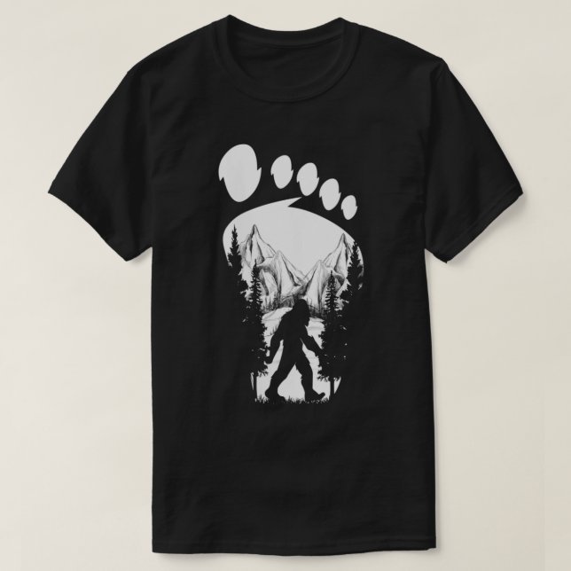 Frauen im Waldfußball im Sasquatch oder Bigfoot T-Shirt (Design vorne)