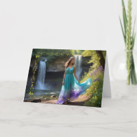 Frauen in Aquamarinem Kleid am Wasserfall Geburtst