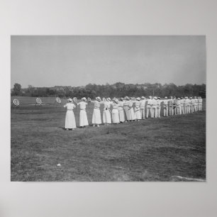 Frauen in Bogenschießaufnahmen Poster