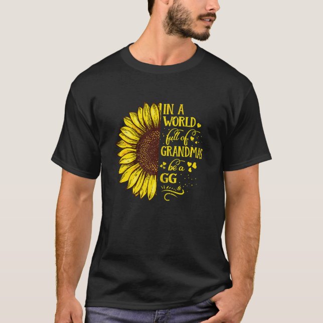Frauen in einer Welt voller Grandmas sind eine G-F T-Shirt (Vorderseite)