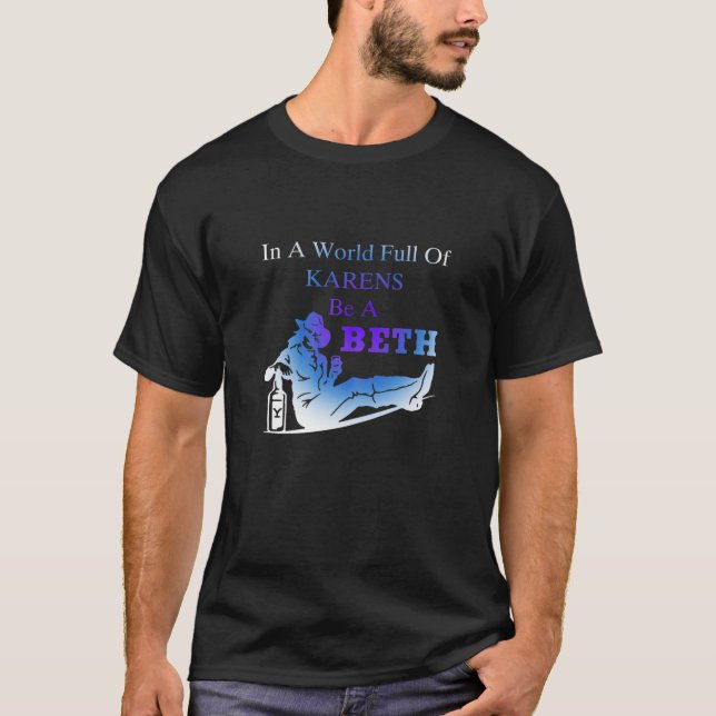 Frauen in einer Welt voller Karens - ein Einsatz s T-Shirt (Vorderseite)