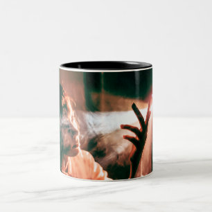 Frauen in Licht und Rauch Zweifarbige Tasse