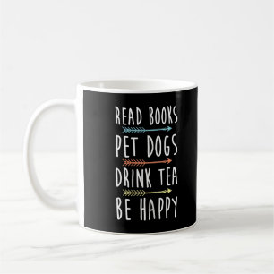 Frauen lesen Bücher Haustiere Hunde trinken Tee zu Kaffeetasse