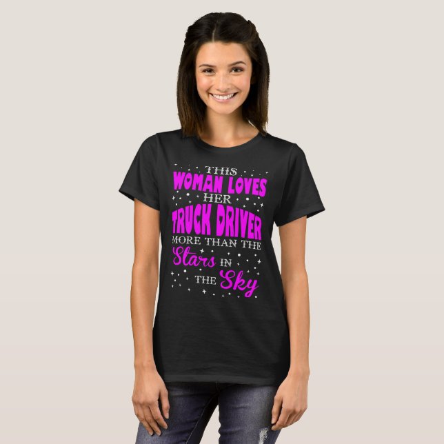 Frauen-Lieben ihr LKW-Fahrervalentine-Geschenk T-Shirt (Vorne ganz)