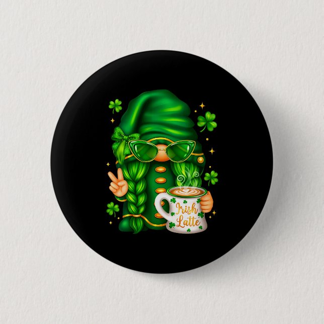 Frauen lustiger St. Patricks Day Gnom trinkt Kaffe Button (Vorderseite)