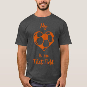Frauen mein Herz ist auf diesem Feld Fußball Mama  T-Shirt