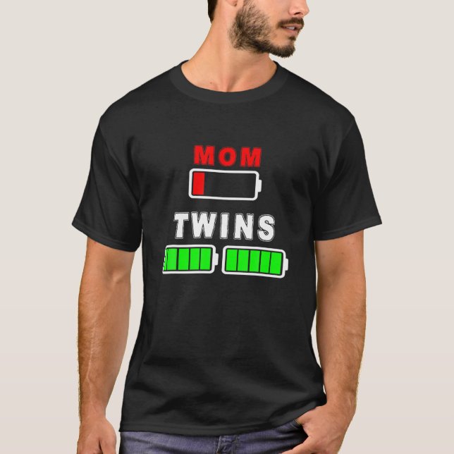Frauen müde Mama geringe Batterien von Twins voll  T-Shirt (Vorderseite)