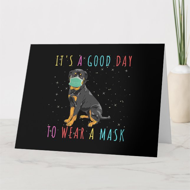 Frauen Rottweiler tragen eine Maske, die einen gut Karte (Vorderseite)