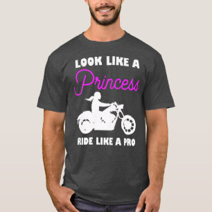 Frauen sehen aus wie eine Prinzessin-Fahrt wie ein T-Shirt