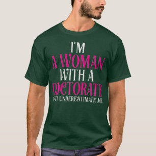 Frauen sind eine Frau mit Doktoratsarzt, die einen T-Shirt