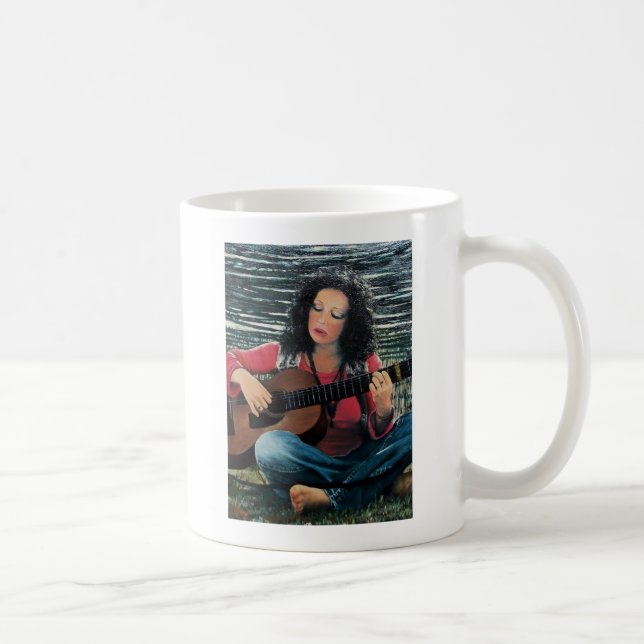 Frauen spielen Musik mit akustischer Gitarre Kaffeetasse (Rechts)