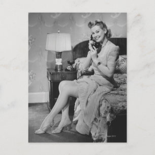 Frauen telefonieren postkarte