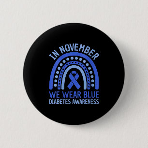 Frauen tragen im November blaues Diabetes-Bewussts Button
