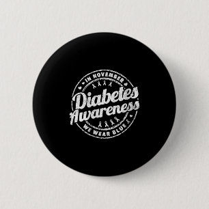 Frauen tragen im November blaues Diabetes-Bewussts Button
