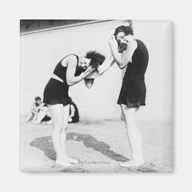 Frauen tränken am Strand ihr Haar Magnet (Vorne)