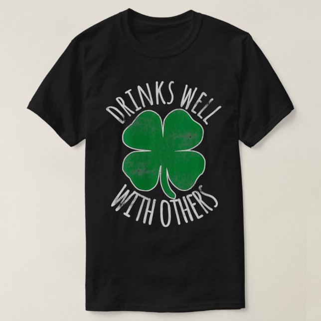 Frauen trinken gut mit anderen St. T-Shirt (Design vorne)