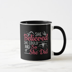 Frauen-Turnen - Sie glaubte, sie könnte Tasse