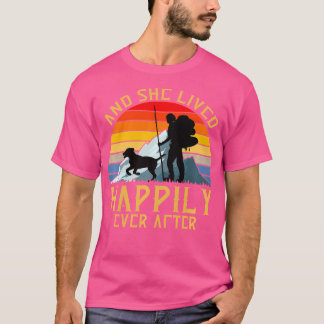 Frauen und sie lebten glücklich je nach Wanderlieb T-Shirt