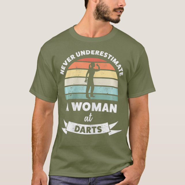 Frauen unterschätzen Frauen bei Darts Gift nie T-Shirt (Vorderseite)