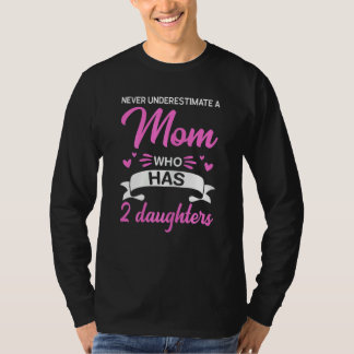 Frauen unterschätzen nie eine Mama T-Shirt