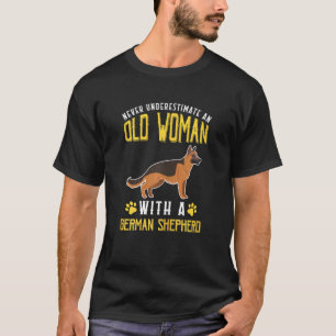 Frauen unterschätzen Niedlich nie eine alte Frau m T-Shirt