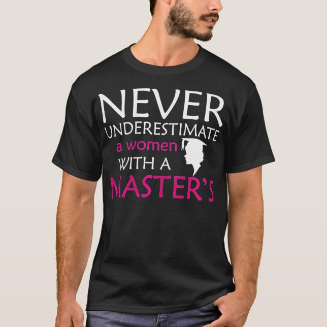 Frauen unterschätzen niemals eine Frau mit Meister T-Shirt (Vorderseite)
