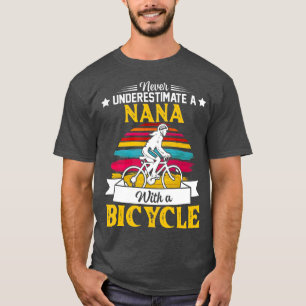 Frauen unterschätzen niemals eine Nana mit einem F T-Shirt