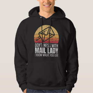 Frauen verwechseln sich nicht mit der Post Lady Po Hoodie